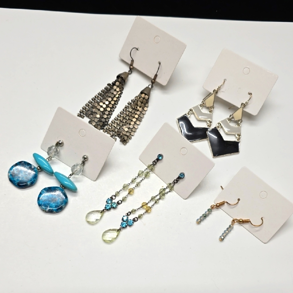 🔸️5/$25🔸️Lot Of Dangling Earrings